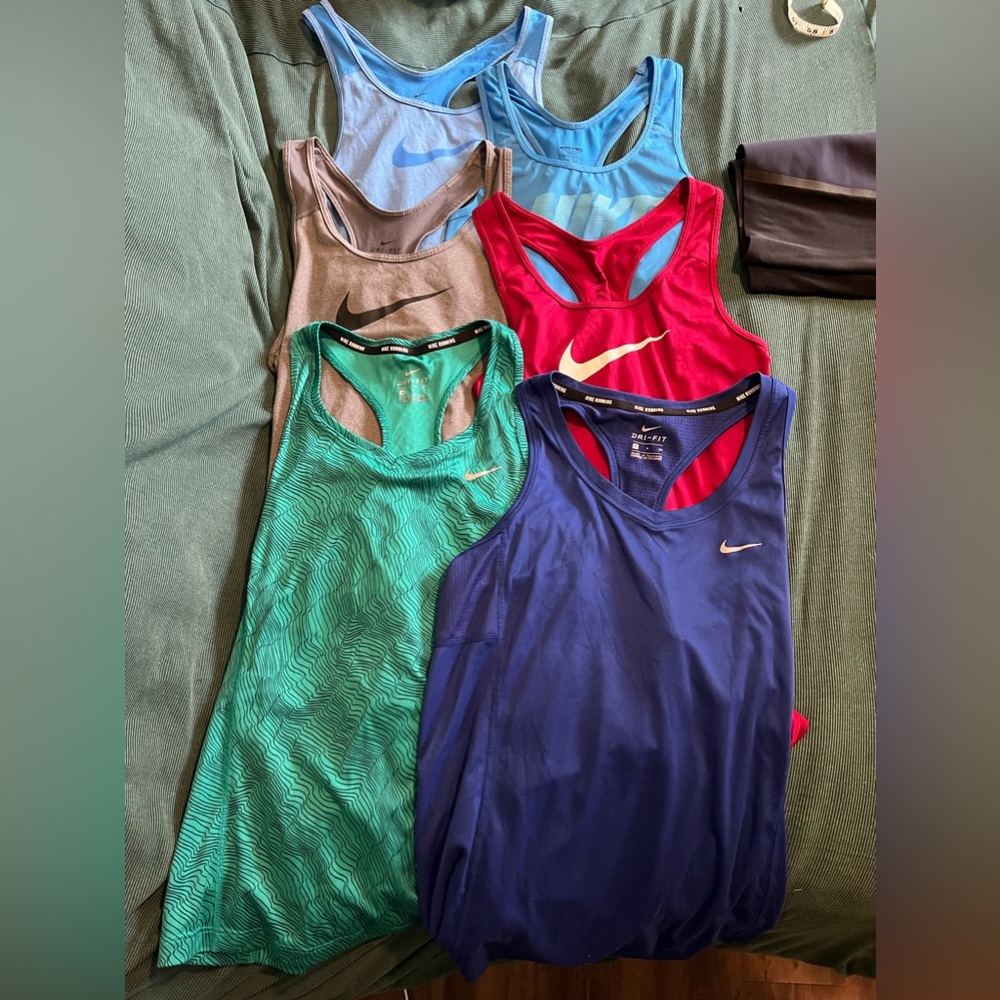 6 Nike dri fit tank top bundle size small/x-small